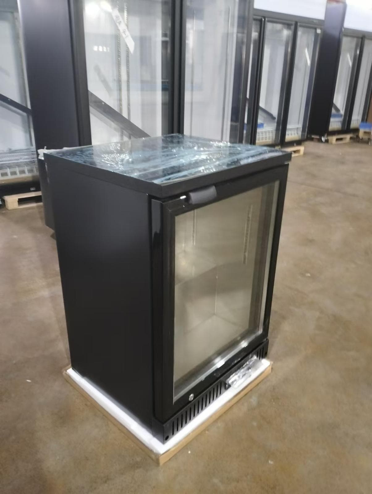 Vitrină frigorifică minibar nou MOD150
