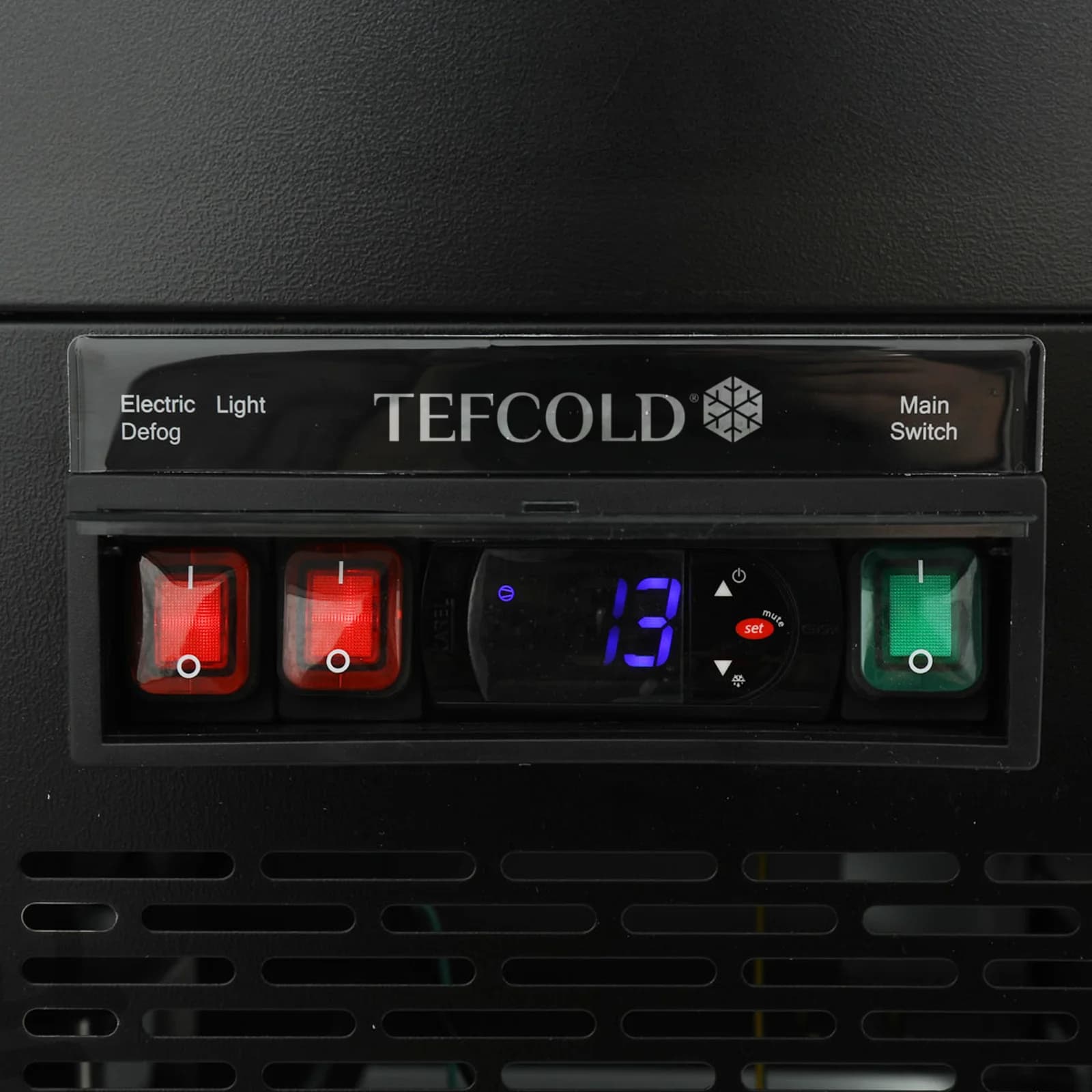Vitrină frigorifică pentru cofetărie TEFCOLD PDA3-CTF150B-1, 432 l, sticlă plată, neagră