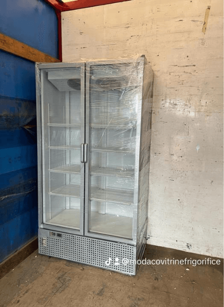 Vitrina frigorifica verticala dubla, 210cm înaltime, 120cm lungime, 70cm adancime